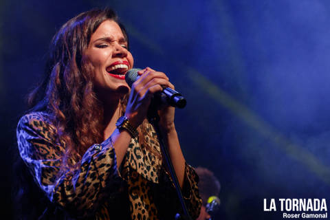 Marina Prades (Màia) a Luz de Gas