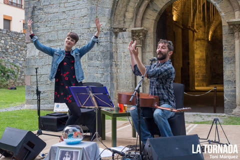 Mireia Vives i Borja Penalba al Monestir de Camprodon