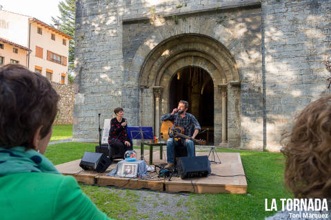 Mireia Vives i Borja Penalba al Monestir de Camprodon