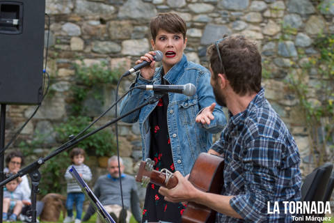 Mireia Vives i Borja Penalba al Monestir de Camprodon