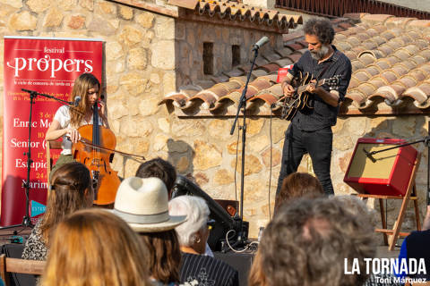 Estúpida Erikah a Castell d'Aro. Festival Propers