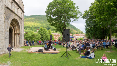 Mireia Vives i Borja Penalba al Monestir de Camprodon